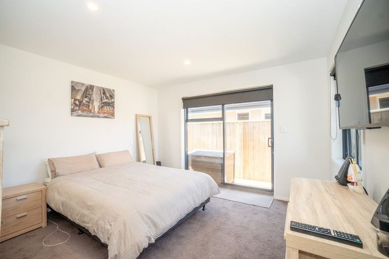 Photo of property in 8 Cyprus Place, Fitzherbert, Palmerston North, 4410