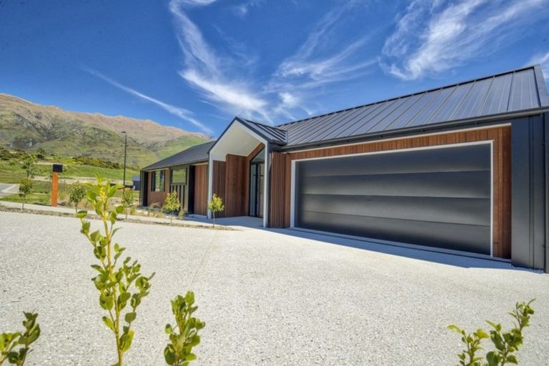Photo of property in 3 Little Alpha Loop, Wanaka, 9305