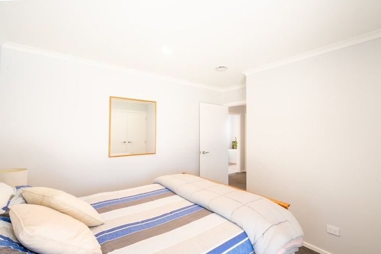 Photo of property in 96 Johnstone Drive, Fitzherbert, Palmerston North, 4410