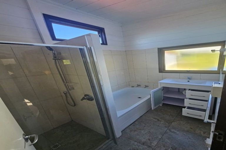 Photo of property in 33 Eskdale Road, Papakowhai, Porirua, 5024