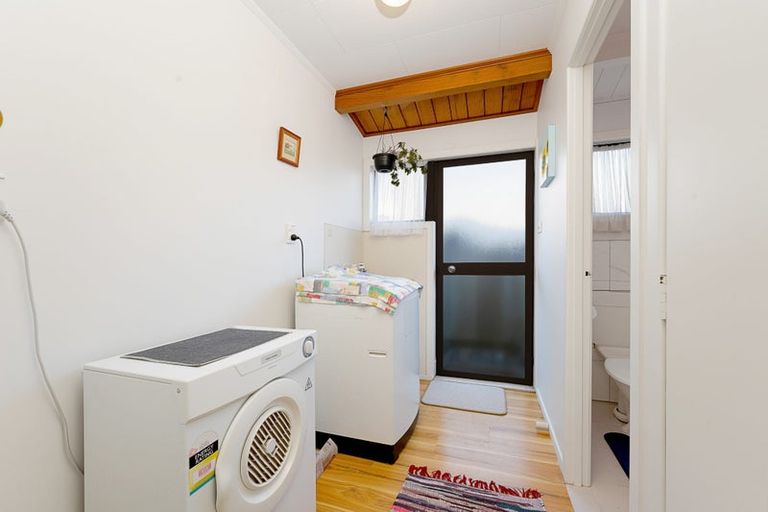 Photo of property in 1/19 Pine Avenue, Henderson, Auckland, 0612