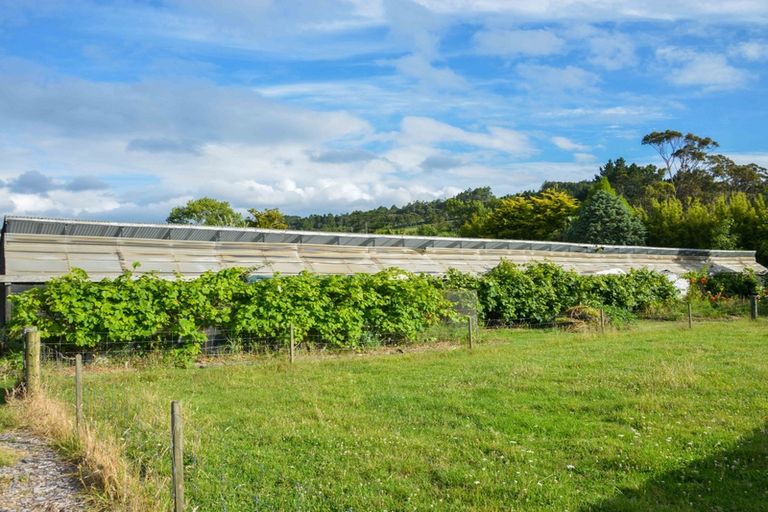 Photo of property in 202 Muriwai Valley Road, Muriwai, Waimauku, 0881