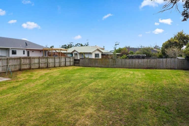 Photo of property in 12 Aitkenhead Court, Parakai, 0830