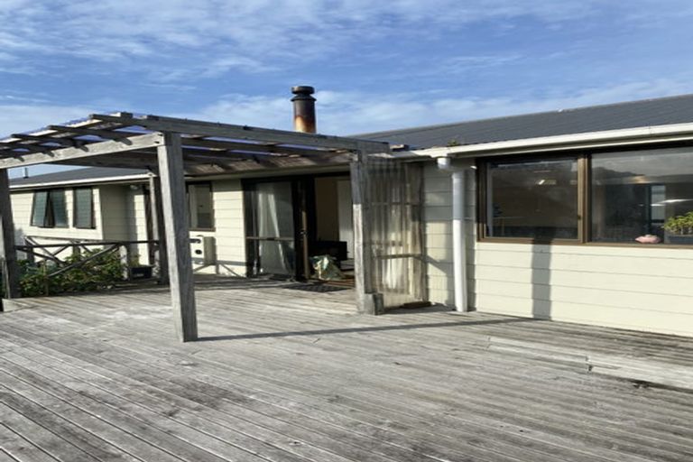 Photo of property in 15 Welland Place, Island Bay, Wellington, 6023