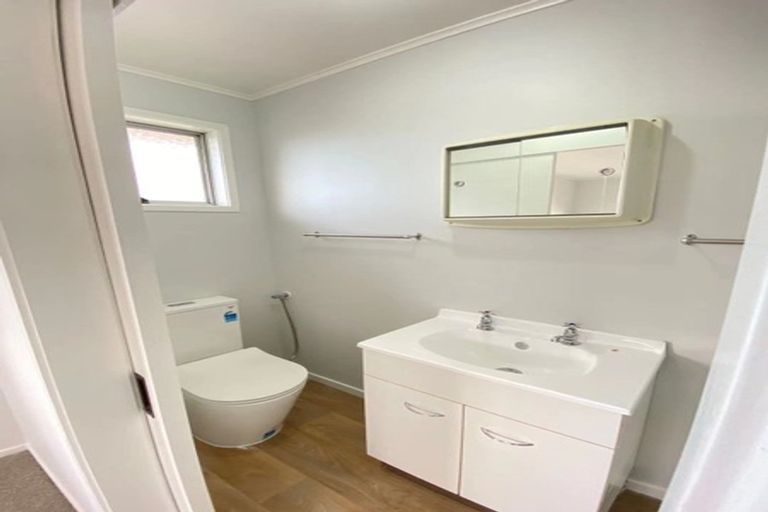 Photo of property in 75 Lewisham Street, Highland Park, Auckland, 2010