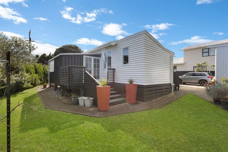 Photo of property in 119 Weraroa Road, Waverley, 4510