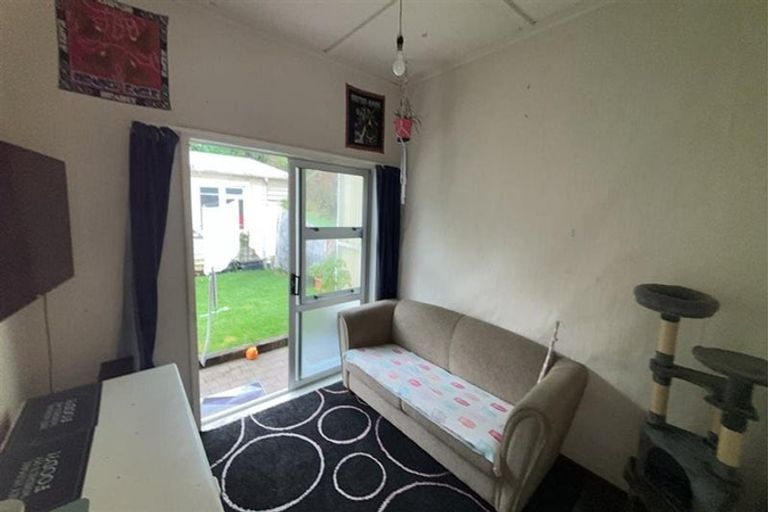 Photo of property in 113 Mangorei Road, Merrilands, New Plymouth, 4312