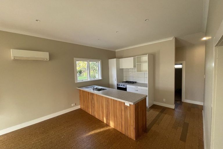 Photo of property in 32 Bonithon Avenue, Moturoa, New Plymouth, 4310