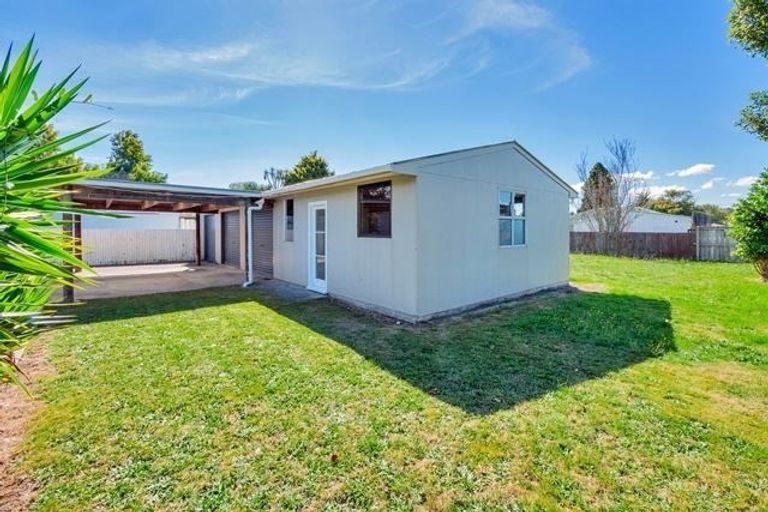 Photo of property in 30 Sutton Crescent, Papakura, 2110