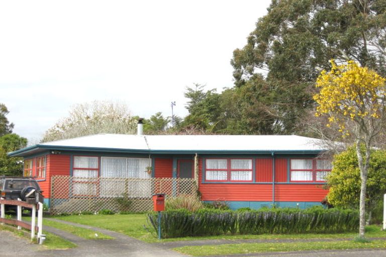 Photo of property in 23 Waiwera Place, Merrilands, New Plymouth, 4312