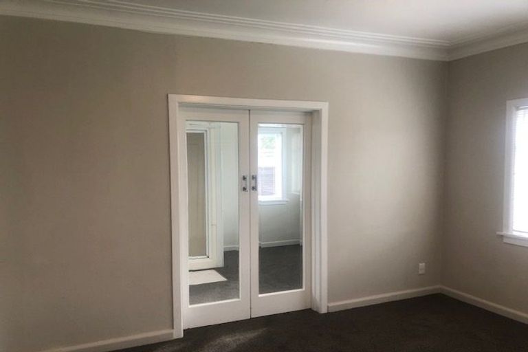 Photo of property in 3166 Great North Road, New Lynn, Auckland, 0600