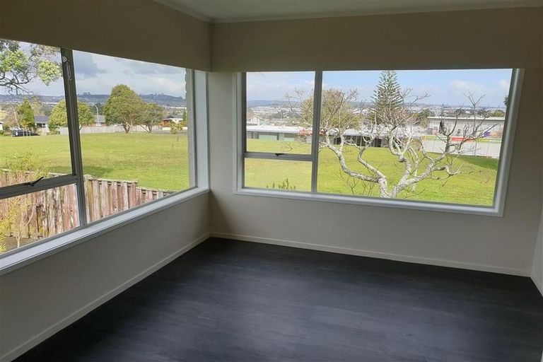 Photo of property in 86 Gossamer Drive, Pakuranga Heights, Auckland, 2010