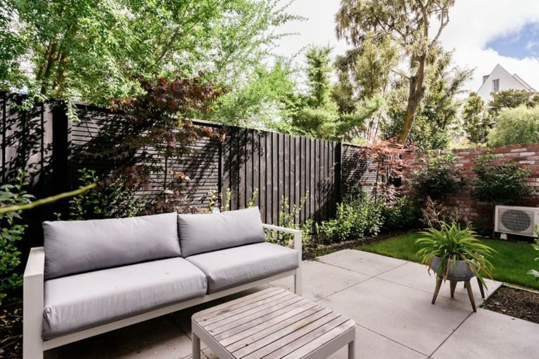 Photo of property in 2/22 Peterborough Street, Christchurch Central, Christchurch, 8013