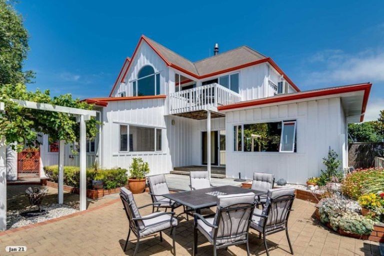 Photo of property in 121 Thompson Road, Bluff Hill, Napier, 4110