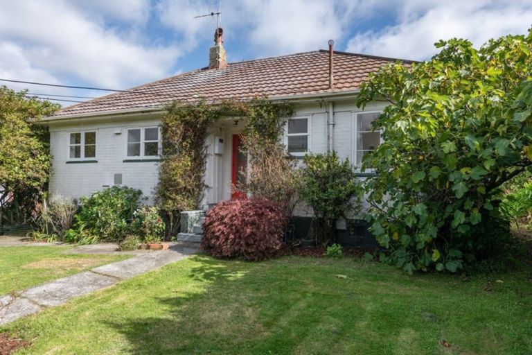 Photo of property in 15 Sunshine Avenue, Karori, Wellington, 6012