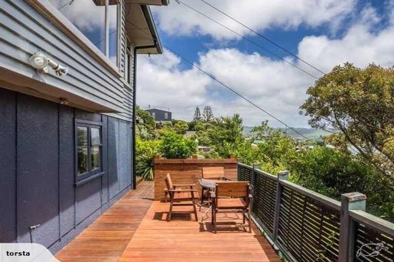 Photo of property in 22 Kiriwai Road, Paremata, Porirua, 5024