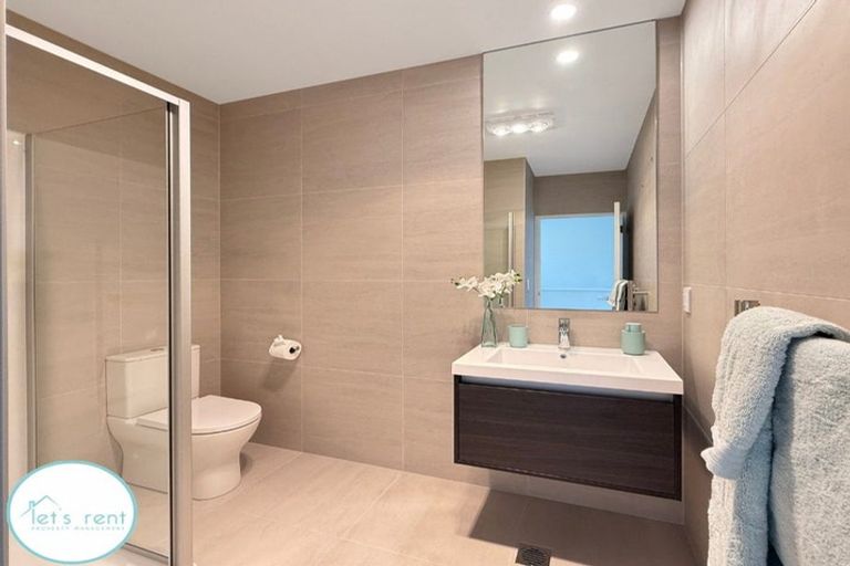 Photo of property in 2 Tara Lane, Manurewa, 2102