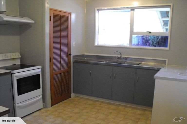 Photo of property in 42 Kimberley Grove, Westbrook, Palmerston North, 4412