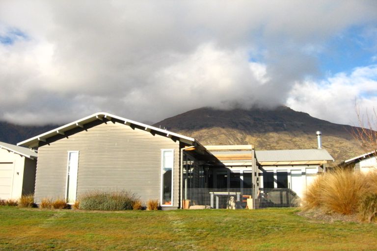 Photo of property in 3 Bridesdale Drive, Lake Hayes, Queenstown, 9304