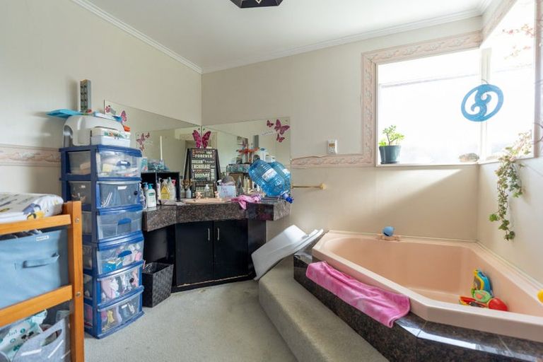Photo of property in 1 Dresdan Court, Hokowhitu, Palmerston North, 4410