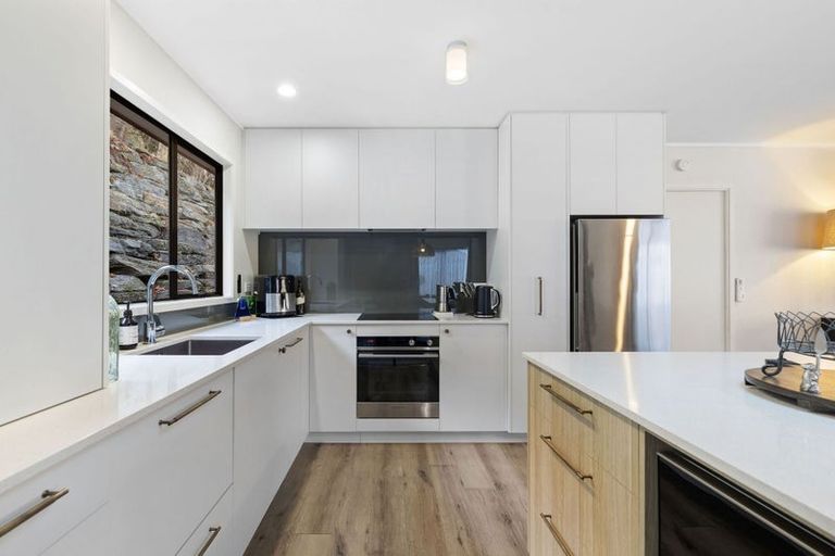 Photo of property in 33 Mcdonnell Road, Arrowtown, 9302