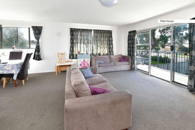 Photo of property in 242 Centreway Road, Orewa, 0931