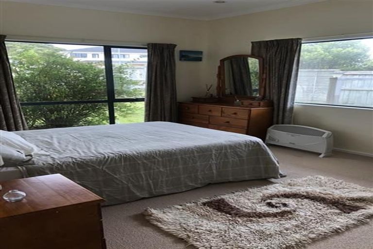 Photo of property in 39 Arahiwi Grove, Tirohanga, Lower Hutt, 5010