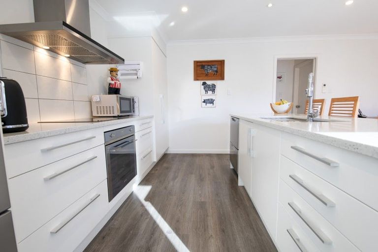 Photo of property in 2 Gregory Grove, Clive, 4102