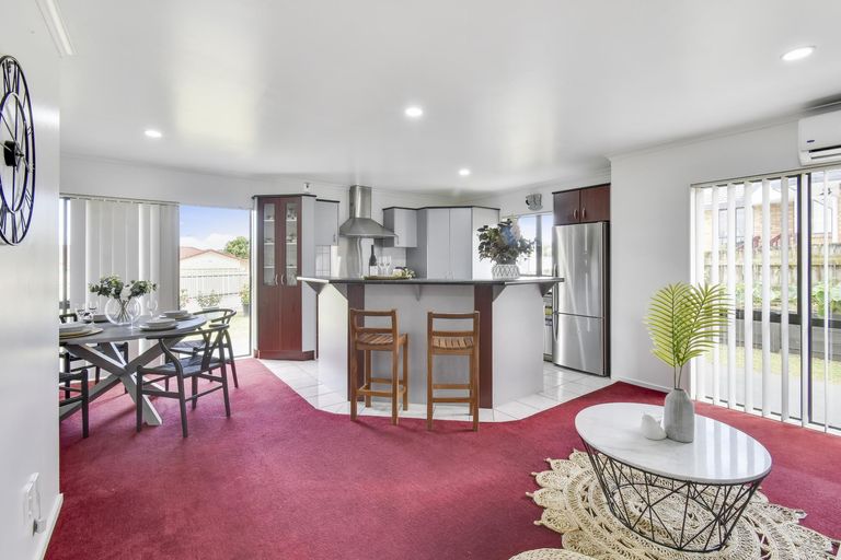 Photo of property in 1 Samara Place, Clendon Park, Auckland, 2103