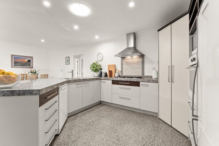 Photo of property in 110 Rowesdale Drive, Ohauiti, Tauranga, 3112