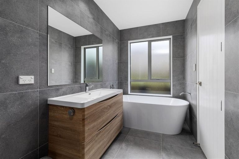 Photo of property in 42 Huarahi Pai Road, Huapai, Kumeu, 0810