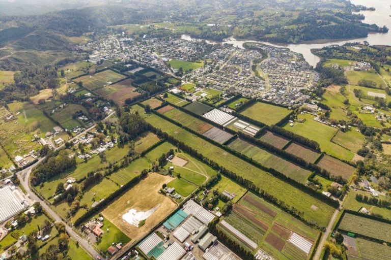 Photo of property in 230 Riverhead Road, Kumeu, 0892