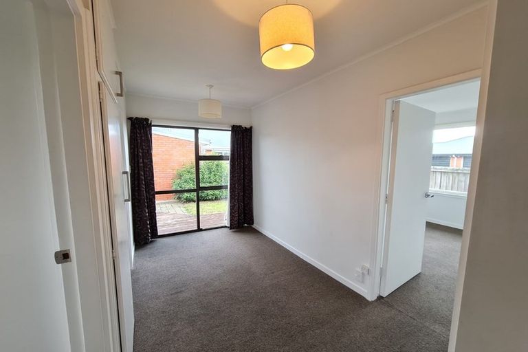 Photo of property in 99 Avonhead Road, Avonhead, Christchurch, 8042