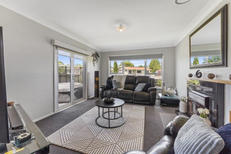 Photo of property in 19 Freyberg Street, Levin, 5510
