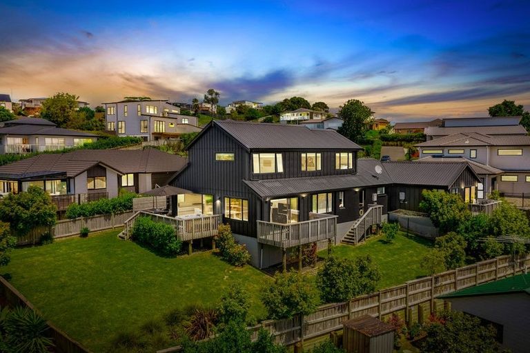 Photo of property in 7 Nerehana Place, Red Beach, 0932