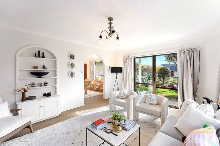 Photo of property in 28 Rewarewa Crescent, Waikanae, 5036