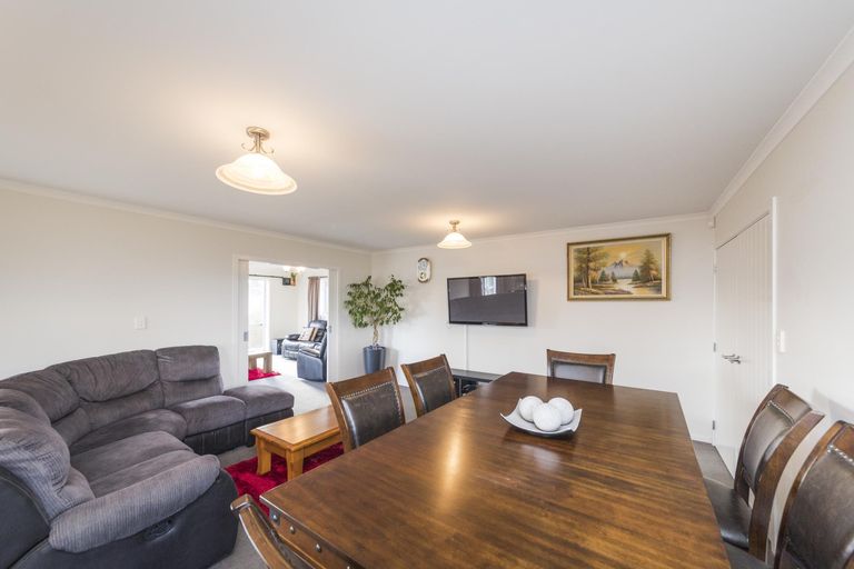 Photo of property in 28 Galea Grove, Kelvin Grove, Palmerston North, 4414