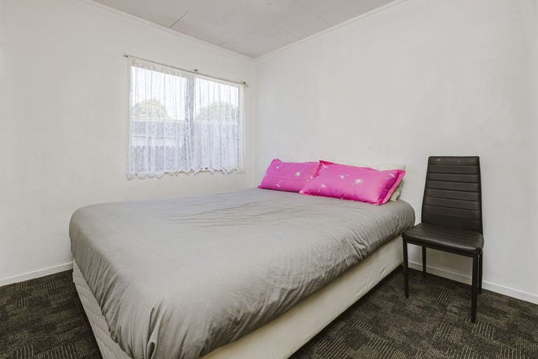 Photo of property in 1/22 Barneys Farm Road, Clendon Park, Auckland, 2103