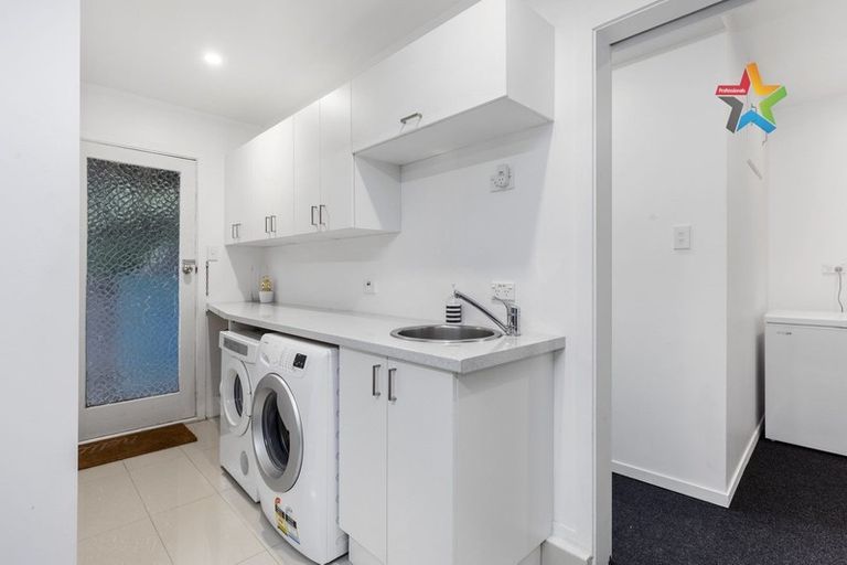 Photo of property in 95 Dowse Drive, Maungaraki, Lower Hutt, 5010