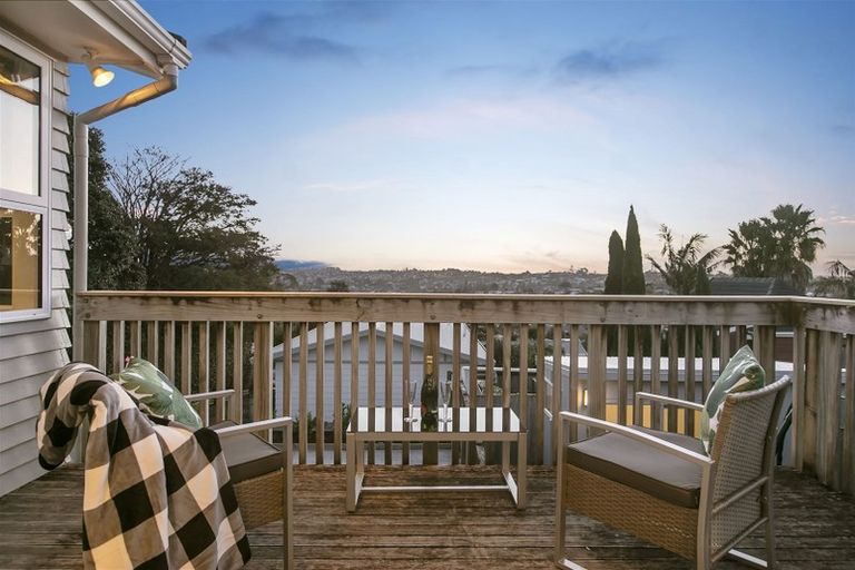 Photo of property in 1/266 Forrest Hill Road, Forrest Hill, Auckland, 0620