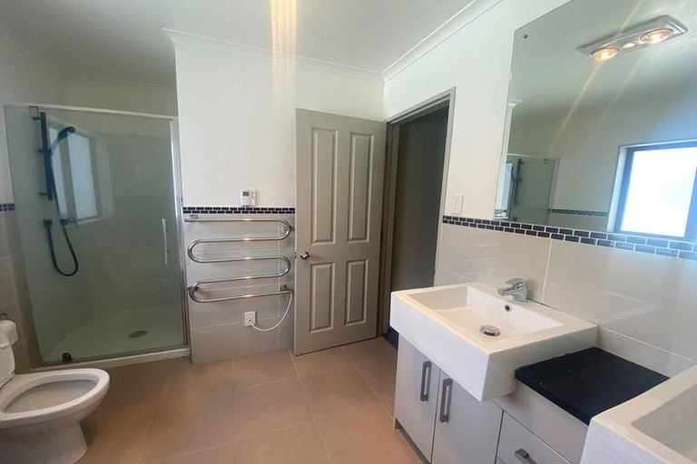 Photo of property in 23 Andy Crescent, Flat Bush, Auckland, 2016