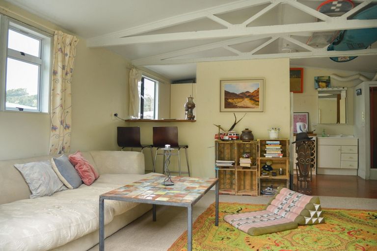 Photo of property in 202 Muriwai Valley Road, Muriwai, Waimauku, 0881