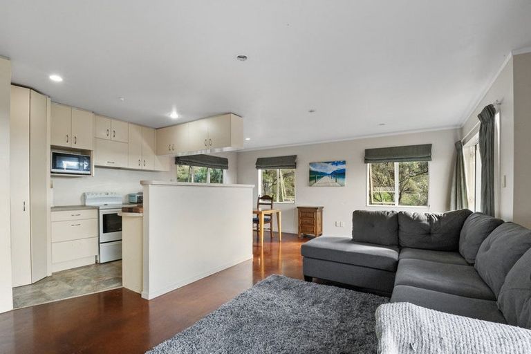Photo of property in 1529 South Head Road, South Head, Helensville, 0874