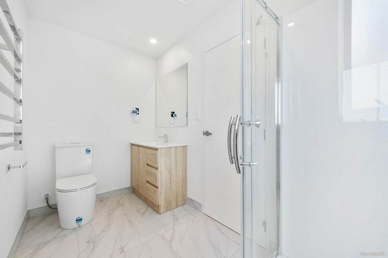 Photo of property in 67a Divich Avenue, Te Atatu South, Auckland, 0610