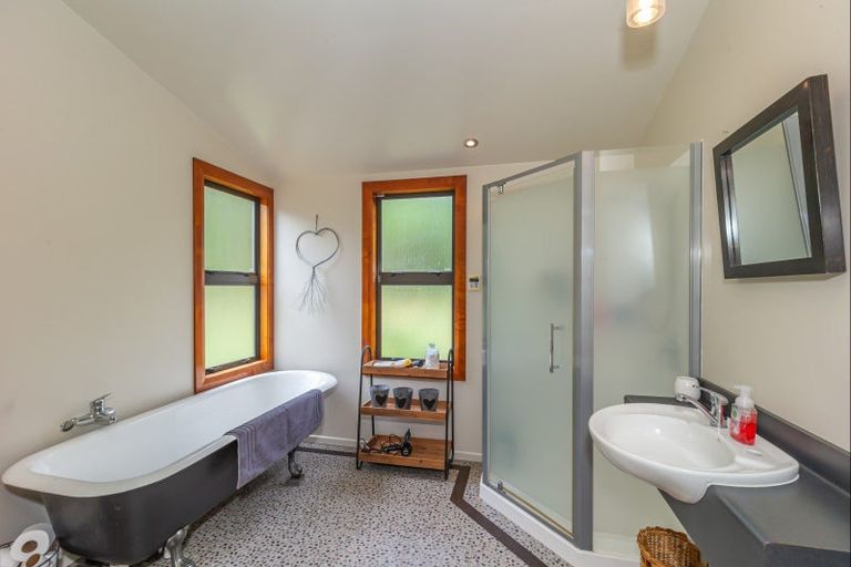 Photo of property in 34 Makahika Road, Levin, 5571