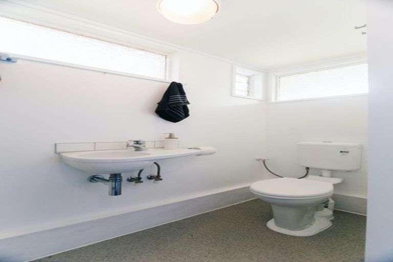 Photo of property in 18c Trevor Terrace, Paremata, Porirua, 5024