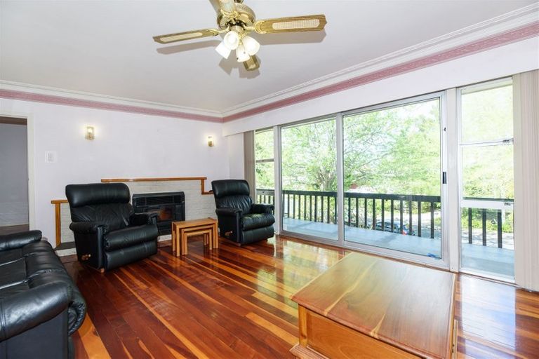 Photo of property in 27 Crompton Road, Massey, Auckland, 0614