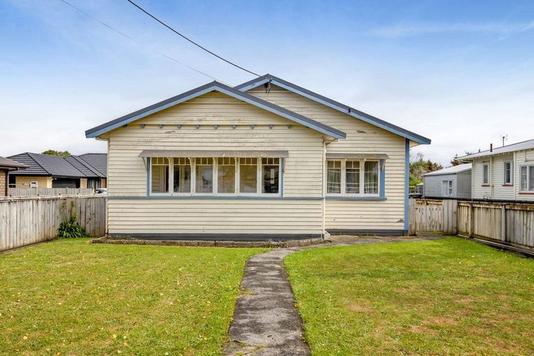 Photo of property in 23 Turuturu Road, Hawera, 4610