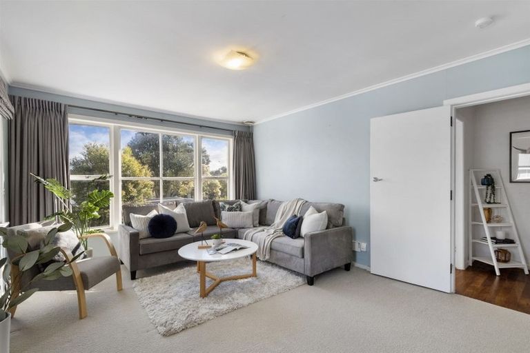 Photo of property in 1/62 Roberts Road, Glenfield, Auckland, 0629