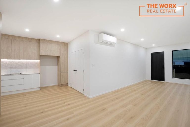 Photo of property in 114a Carnoustie Drive, Wattle Downs, Auckland, 2103